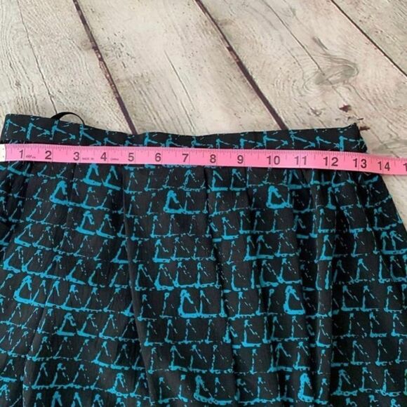 VINTAGE Triangle Pattern Skirt   - Picture 3 of 5
